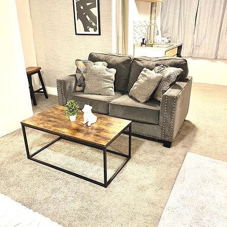 Two Bedroom Villa Studio With Fireplace & Living Room Detroit Eksteriør billede