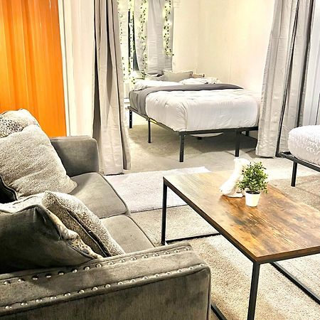 Two Bedroom Villa Studio With Fireplace & Living Room Detroit Eksteriør billede